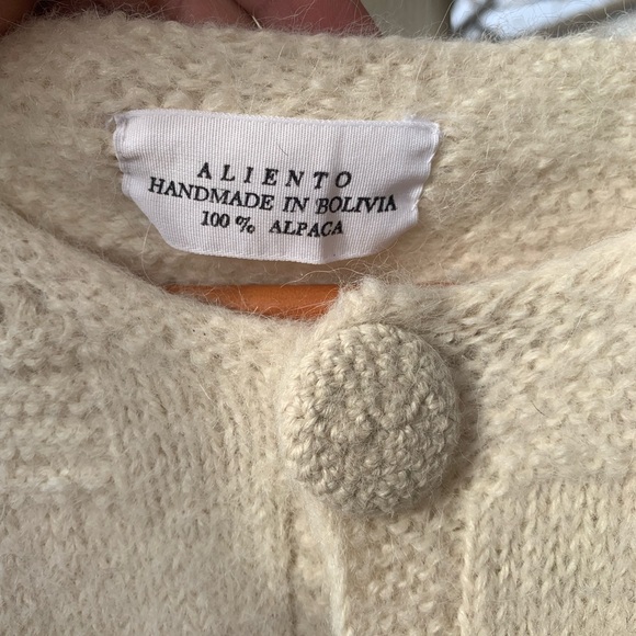 Aliento handmade in Bolivia 100% alpaca cream vanilla cardigan size M - Picture 3 of 11